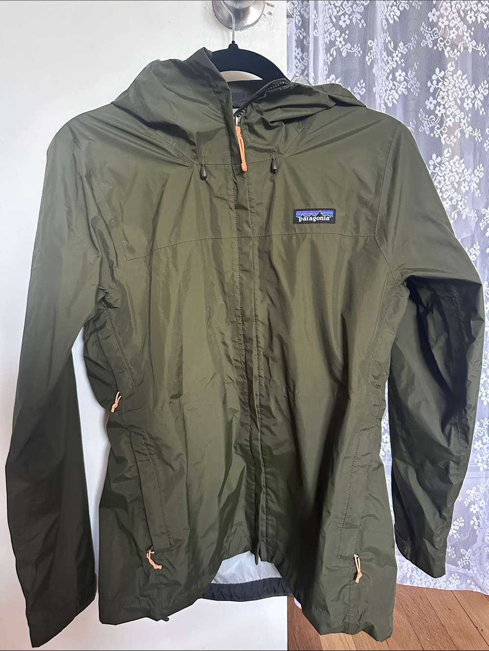 Patagonia Women’s Hooded Jacket — Olive - Picture 6 of 6
